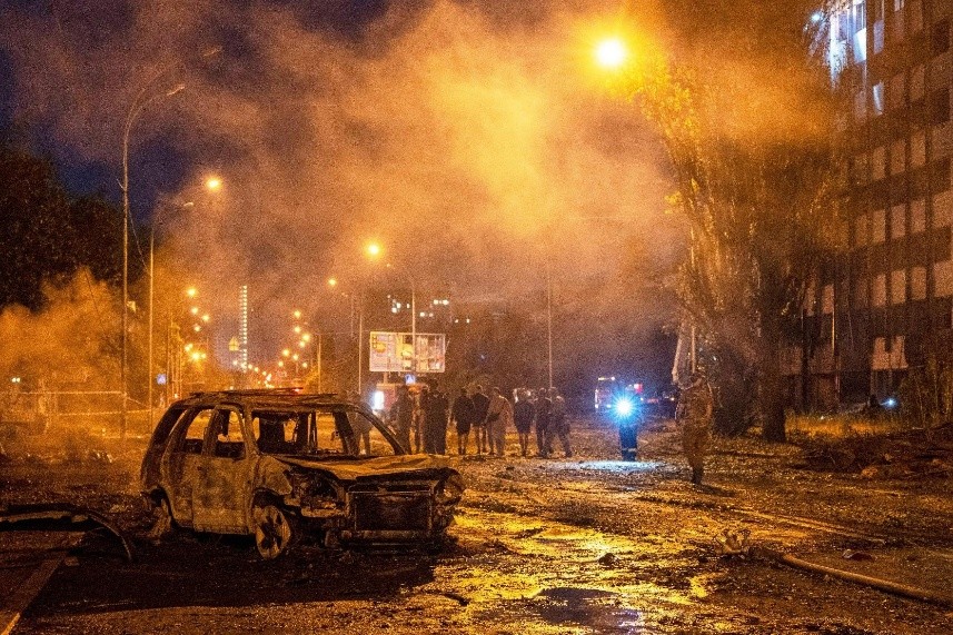 Edificios de Kiev da&ntilde;ados tras el ataque ruso con misiles y drones del 1 de agosto de 2026.